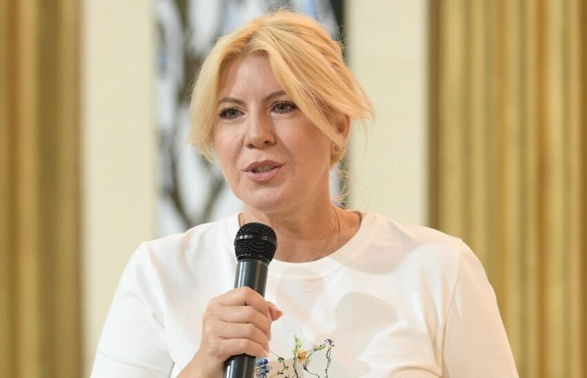 Cristina Chiriac-Empowering Hope