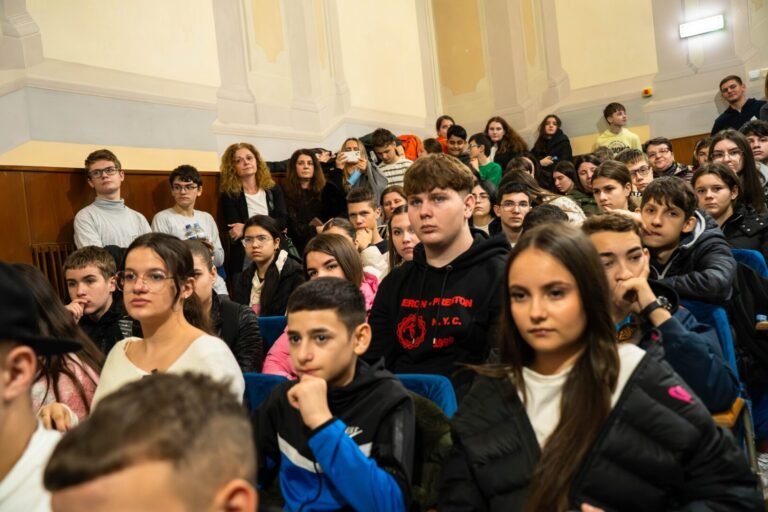 174 de elevi din Mehedinți au participat la „Biblioteca Vie”, un exercițiu de educație care transformă vocația în direcție de viață